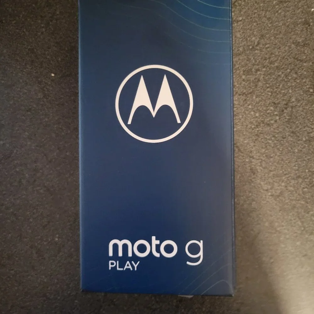 NEW - Moto G Play cell phone - unlocked